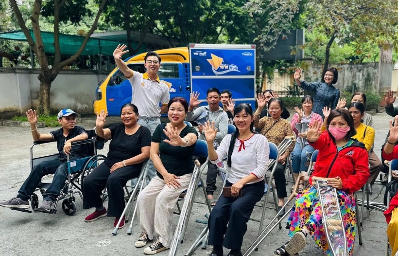 Hoa khôi Bế Thị Băng lan tỏa yêu thương cùng "Chuyến xe tử tế"