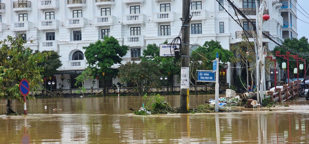Những hình ảnh ngập lụt lịch sử tại phố cổ Hội An