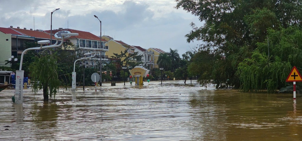 Những hình ảnh ngập lụt lịch sử tại phố cổ Hội An
