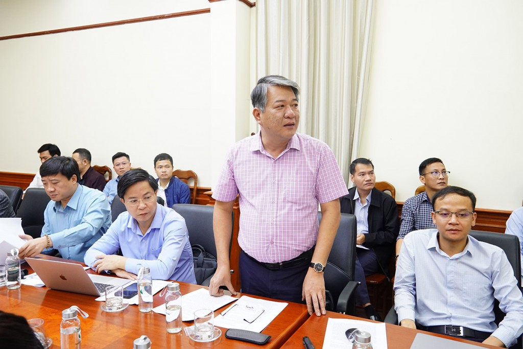 Đại diện các Sở, ban, ngành và tập đoàn phát biểu tại cuộc họp 