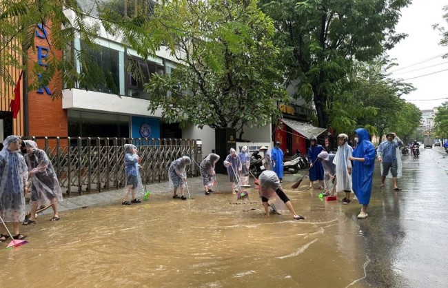 Lũ trên các sông ở Huế và Đà Nẵng đang xuống