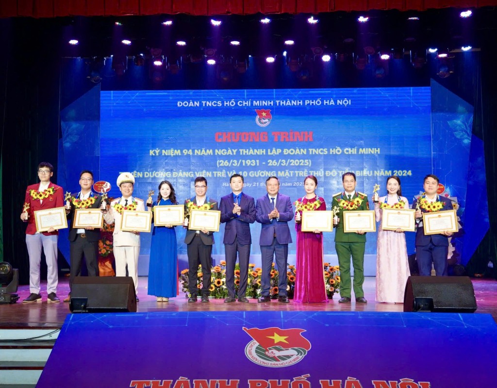 Giao lưu, tuyên dương 10 gương mặt trẻ Thủ đô tiêu biểu Giao lưu, tuyên dương 10 gương mặt trẻ Thủ đô tiêu biểu