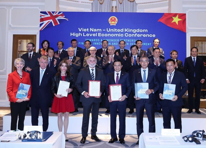 Tổng Bí thư Tô Lâm chứng kiến Lễ trao thỏa thuận hợp tác giữa doanh nghiệp hai nước. (Ảnh: Thống Nhất/TTXVN)