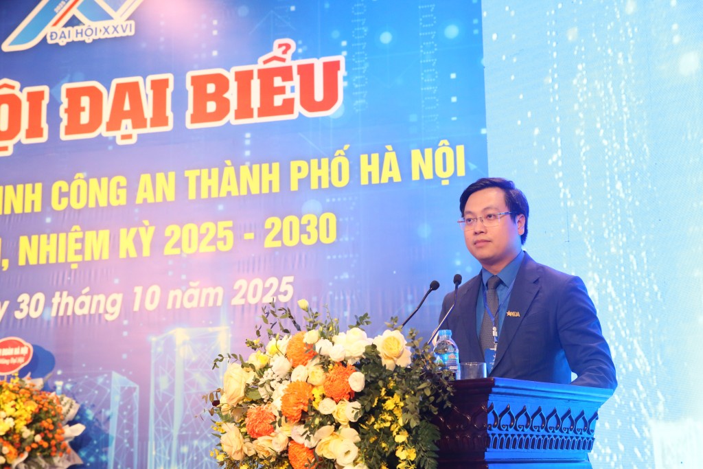 Anh Trần Quang Hưng – Phó Bí thư Thành đoàn Hà Nội phát biểu chúc mừng Đại hội.
