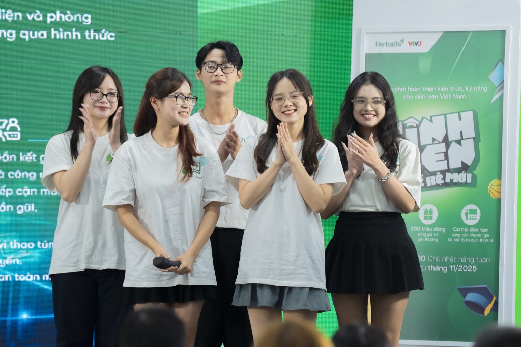 Các bạn sinh viên trẻ trung, năng động và đầy tài năng