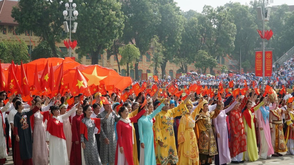 Khối văn hóa - thể thao diễu hành qua Quảng trường Ba Đình, Hà Nội sáng 2/9