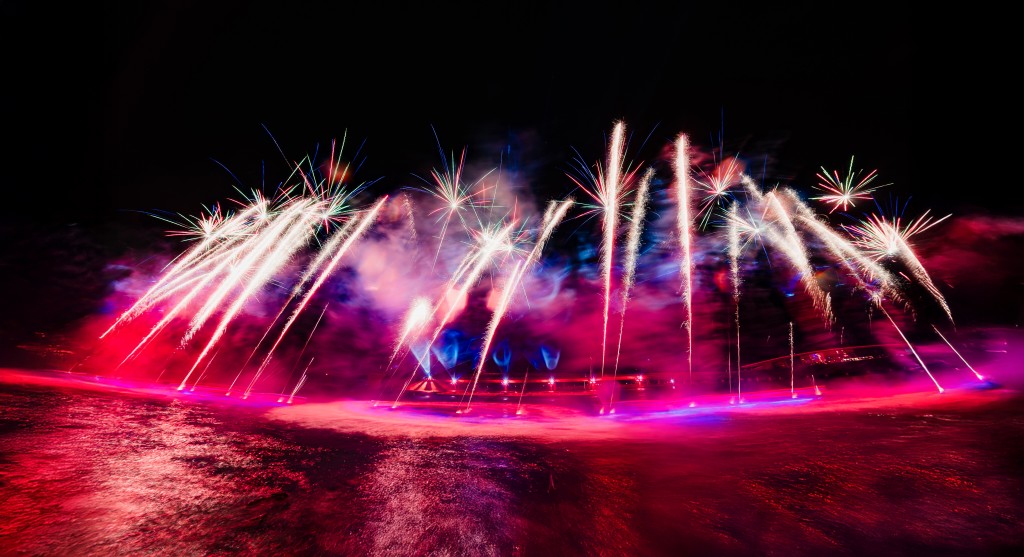 Show diễn mãn nhãn với quy mô chưa từng có Show diễn mãn nhãn với quy mô chưa từng có