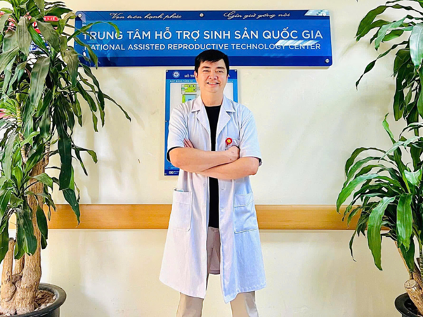 Hình ảnh bác sĩ Tùng tại buổi hội thảo về dự thảo “Quy chuẩn chuyên môn trong thẩm mỹ vùng kín và chăm sóc sức khỏe sinh sản nữ giới”