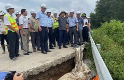 Nghiên cứu kỹ phương án khắc phục dứt điểm sạt lở, nứt mặt đường cao tốc La Sơn - Hoà Liên