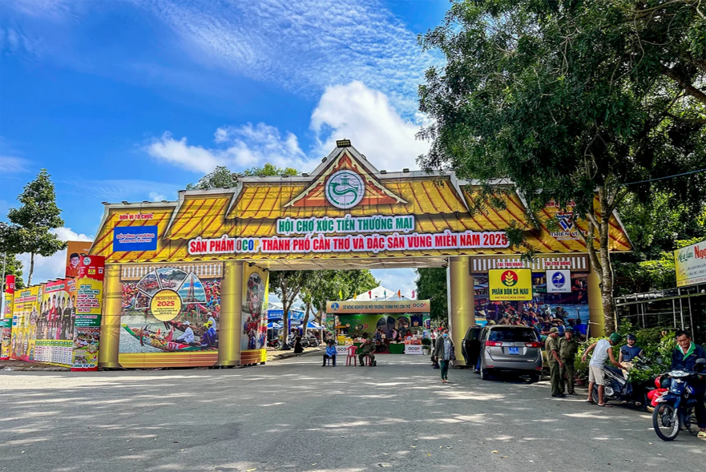 Khu Hội chợ Xúc tiến Thương mại sản phẩm OCOP TP Cần Thơ và đặc sản vùng miền năm 2025.