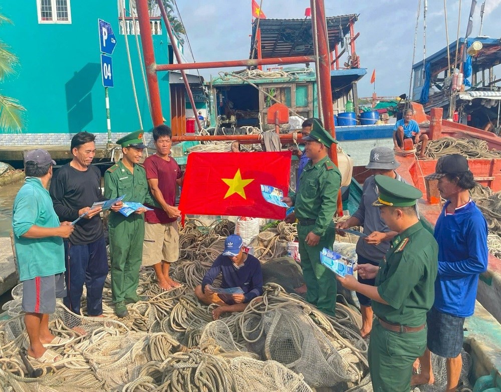 y mạnh tuyên truyền cao điểm chống khai thác IUU