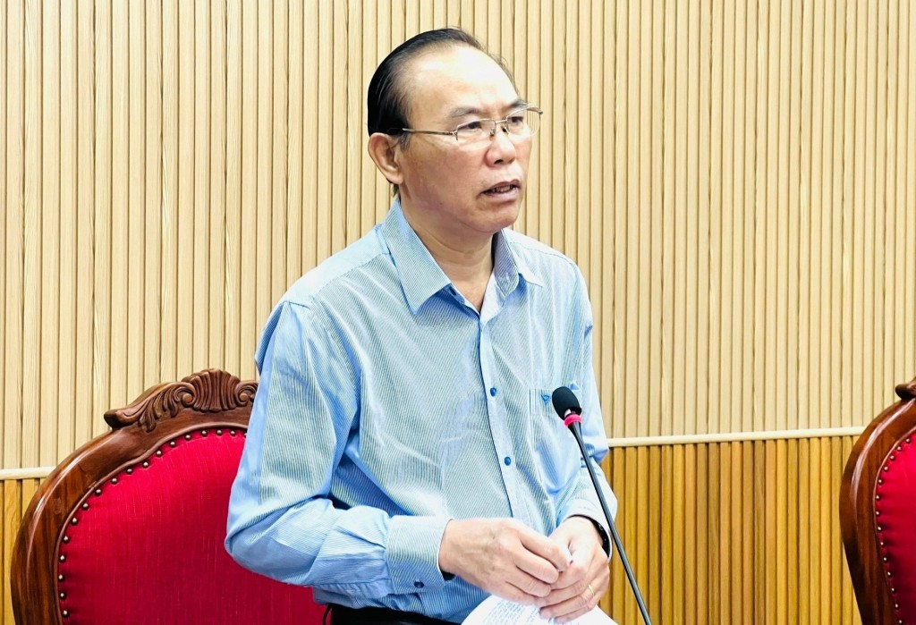 Thứ trưởng Bộ Nông nghiệp và Môi trường Phùng Đức Tiến ghi nhận nỗ lực của tỉnh Cà Mau trong việc kiểm soát chặt chẽ đội tàu, tăng cường xử lý vi phạm và đẩy mạnh số hóa dữ liệu nghề cá, góp phần thực hiện nghiêm các chỉ đạo của Chính phủ và Ban Bí thư.