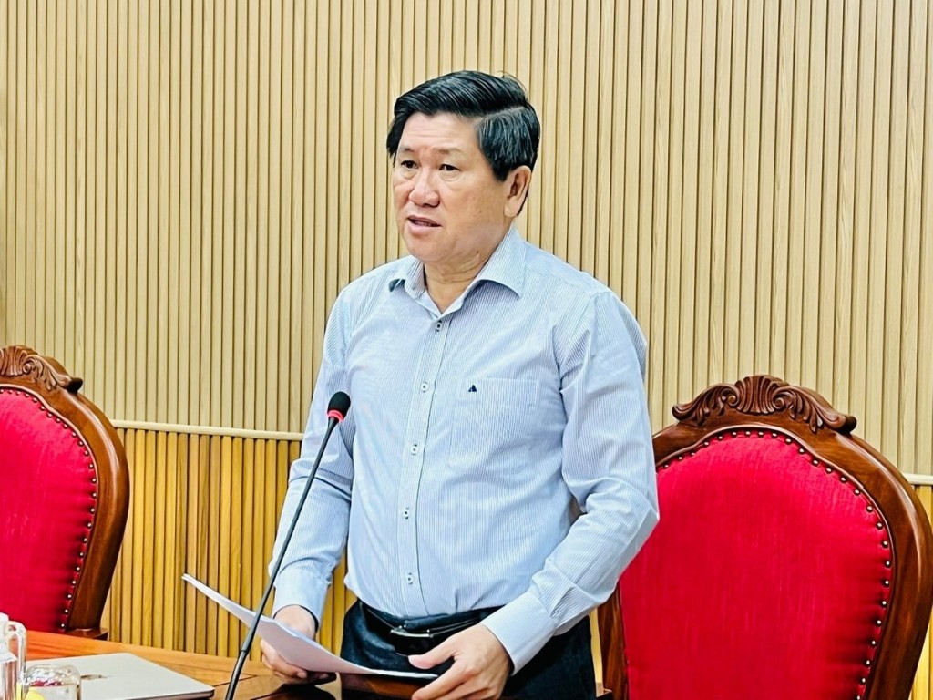 Phó Chủ tịch UBND tỉnh Cà Mau Lê Văn Sử trình bày định hướng chuyển đổi số trong công tác quản lý tàu cá và truy xuất nguồn gốc thủy sản.