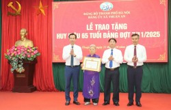 Xã Thuận An trao tặng, truy tặng Huy hiệu Đảng tới 31 đảng viên