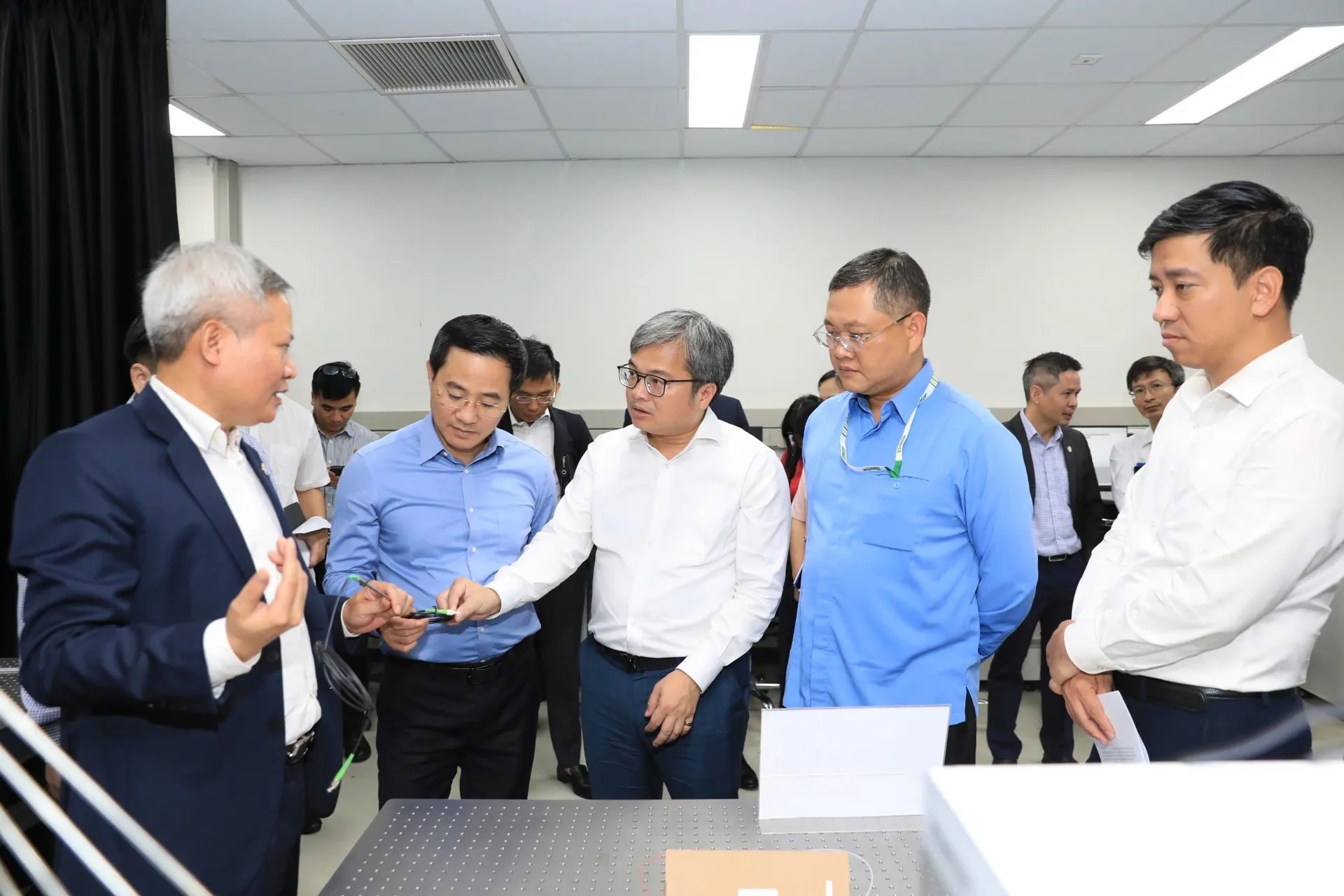 Đoàn công tác của UBND Thành phố Hà Nội do Phó Chủ tịch UBND Thành phố Hà Nội Trương Việt Dũng làm trưởng đoàn đến thăm, làm việc với Viện Khoa học và Công nghệ Việt Nam - Hàn Quốc (VKIST)