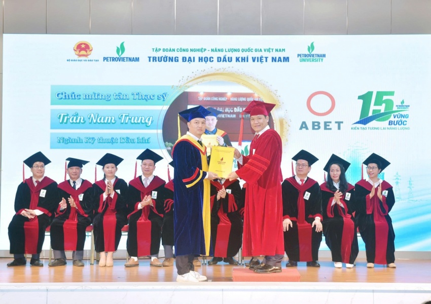 PVU long trọng tổ chức Lễ khai giảng năm học mới 2025-2026 và trao bằng tốt nghiệp 2025