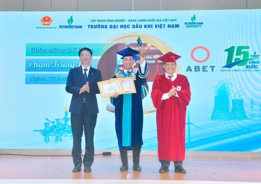 PVU long trọng tổ chức Lễ khai giảng năm học mới 2025-2026 và trao bằng tốt nghiệp 2025