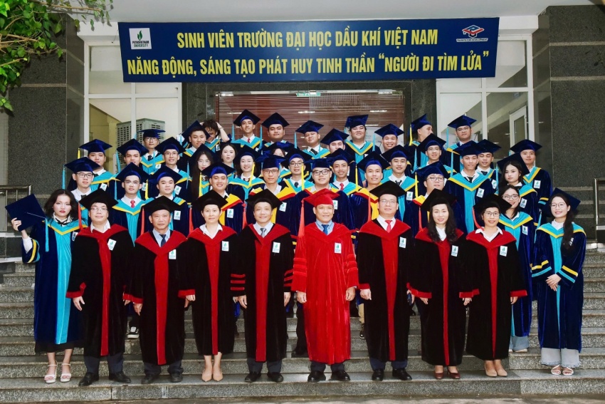 PVU long trọng tổ chức Lễ khai giảng năm học mới 2025-2026 và trao bằng tốt nghiệp 2025