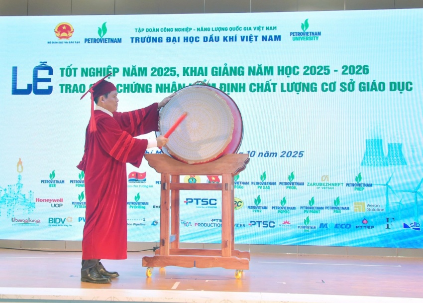 PVU long trọng tổ chức Lễ khai giảng năm học mới 2025-2026 và trao bằng tốt nghiệp 2025