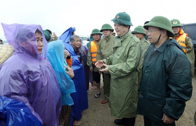 Phó Thủ tướng Mai Văn Chính kiểm tra công tác ứng phó mưa lũ tại Hà Tĩnh