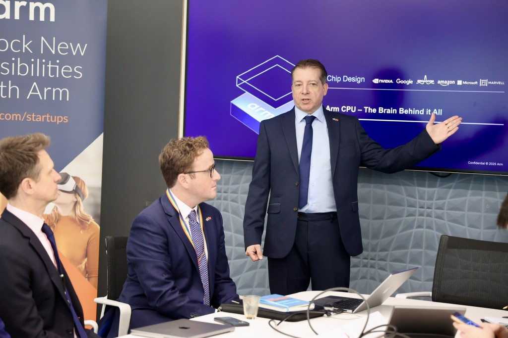 Đại diện Tập đoàn ARM phát biểu - Ảnh: VGP/Thu Sa