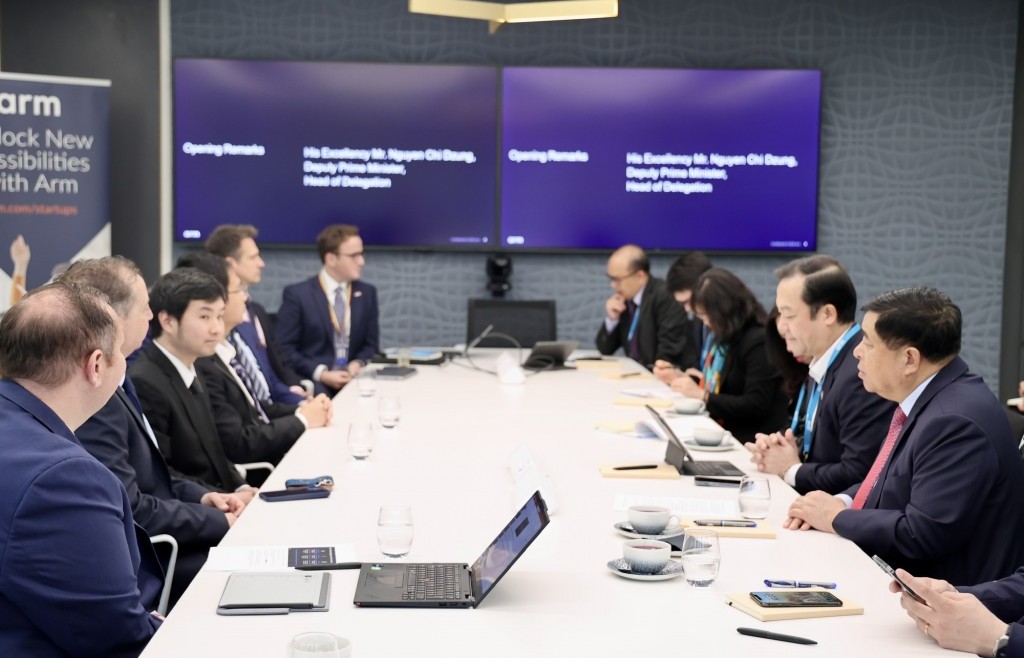 Thúc đẩy hợp tác với Tập đoàn công nghệ bán dẫn hàng đầu Vương quốc Anh