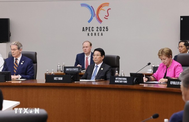 Chủ tịch nước dự phiên thứ nhất của Hội nghị các nhà lãnh đạo APEC 2025