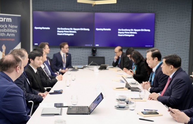 Thúc đẩy hợp tác với Tập đoàn công nghệ bán dẫn hàng đầu Vương quốc Anh