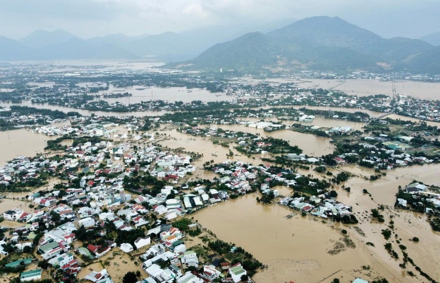 Khẩn cấp hỗ trợ các địa phương miền Trung khắc phục hậu quả mưa lũ