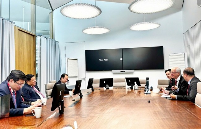 Phó Thủ tướng Nguyễn Chí Dũng thăm và làm việc với Tập đoàn AstraZeneca