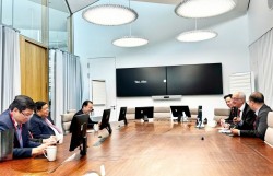 Phó Thủ tướng Nguyễn Chí Dũng thăm và làm việc với Tập đoàn AstraZeneca