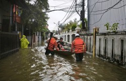 Những bóng áo cam nơi vùng lũ