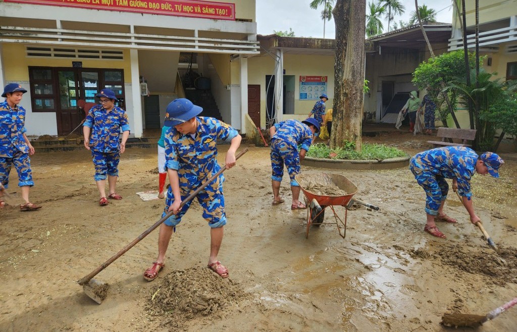 Người lính Hải quân, điểm tựa vững chắc của Nhân dân trong gian khó