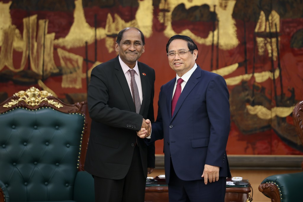 Thủ tướng Phạm Minh Chính tiếp Đại sứ Singapore Jaya Ratnam tới chào từ biệt nhân kết thúc nhiệm kỳ công tác - Ảnh: VGP/Nhật Bắc