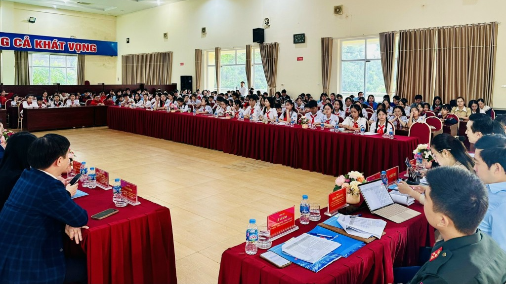 Toàn cảnh diễn đàn 