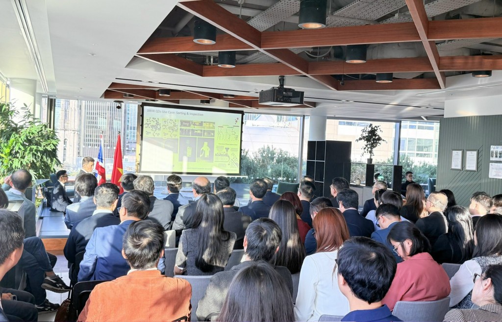 Sự kiện thu hút khoảng 100 đại biểu là các chuyên gia, nhà khoa học, doanh nhân và kỹ sư người Việt đang làm việc tại các trường đại học, viện nghiên cứu, tập đoàn công nghệ hàng đầu của Anh và Bắc Ireland - Ảnh: VGP/Thu Sa
