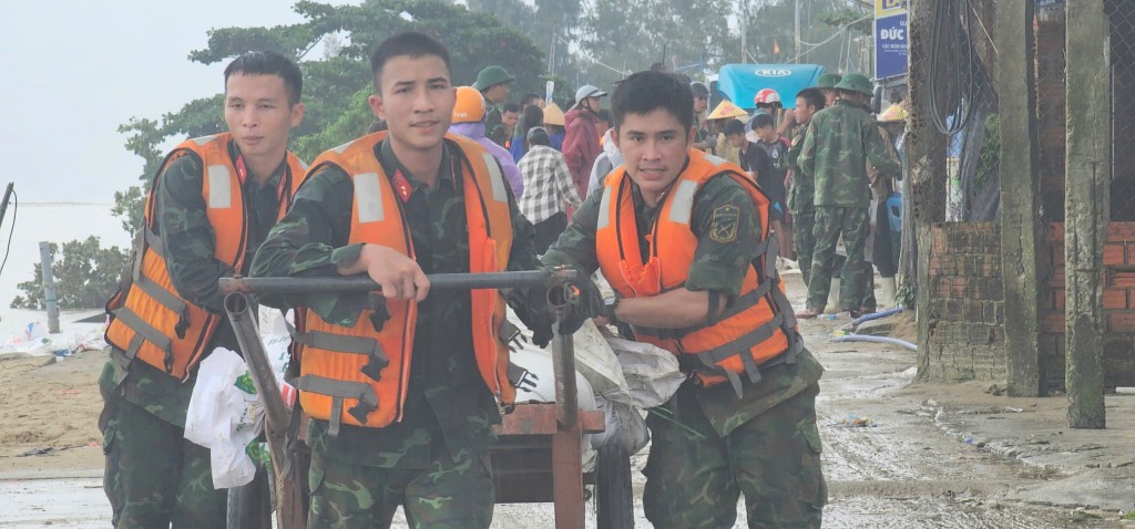 Đà Nẵng: Sạt lở đe dọa 50 nhà dân ven sông Thu Bồn Đà Nẵng: Sạt lở đe dọa 50 nhà dân ven sông Thu Bồn