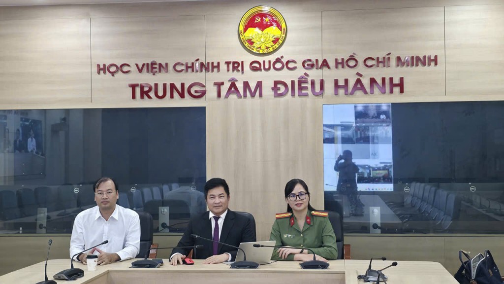 Tuổi trẻ Hưng Yên lan tỏa tinh thần chuyển đổi số đến từng hộ dân Tuổi trẻ Hưng Yên lan tỏa tinh thần chuyển đổi số đến từng hộ dân