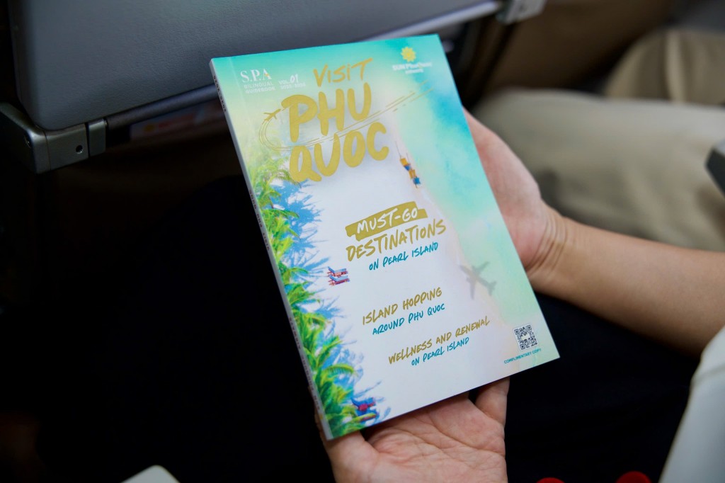 Hành khách được phục vụ bánh và nghe violin trên chuyến bay đầu tiên của Sun PhuQuoc Airways