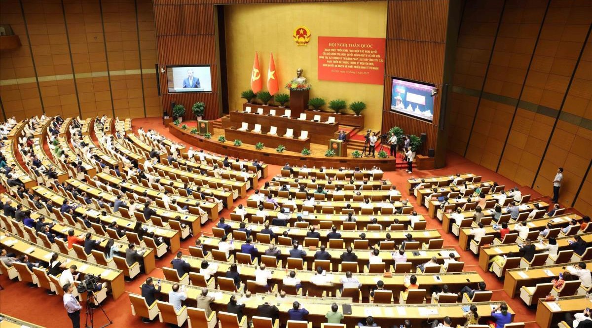 Sáng 18/5/2025, tại Hà Nội, Bộ Chính trị, Ban Bí thư tổ chức Hội nghị toàn quốc quán triệt, triển khai thực hiện Nghị quyết số 66-NQ/TW của Bộ Chính trị về đổi mới công tác xây dựng và thi hành pháp luật đáp ứng yêu cầu phát triển đất nước trong kỷ nguyên mới và Nghị quyết số 68-NQ/TW về phát triển kinh tế tư nhân.