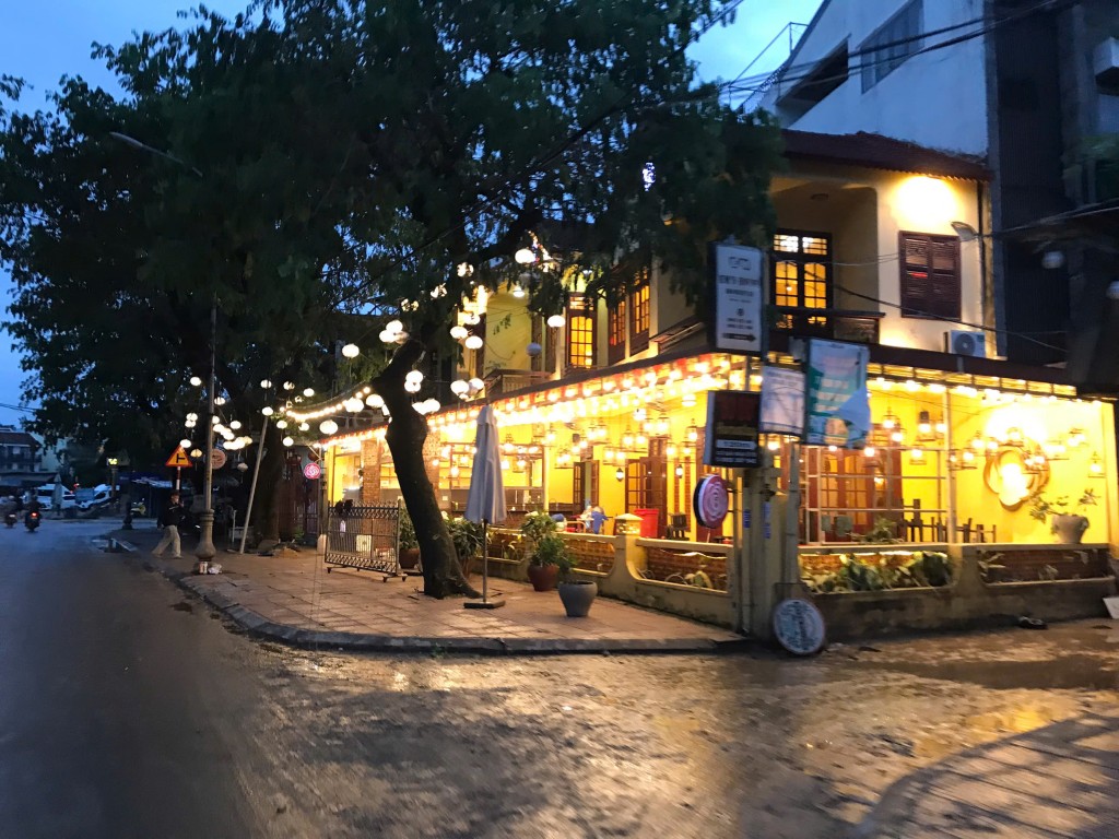 Hội An sáng đèn trở lại sau trận lũ lịch sử