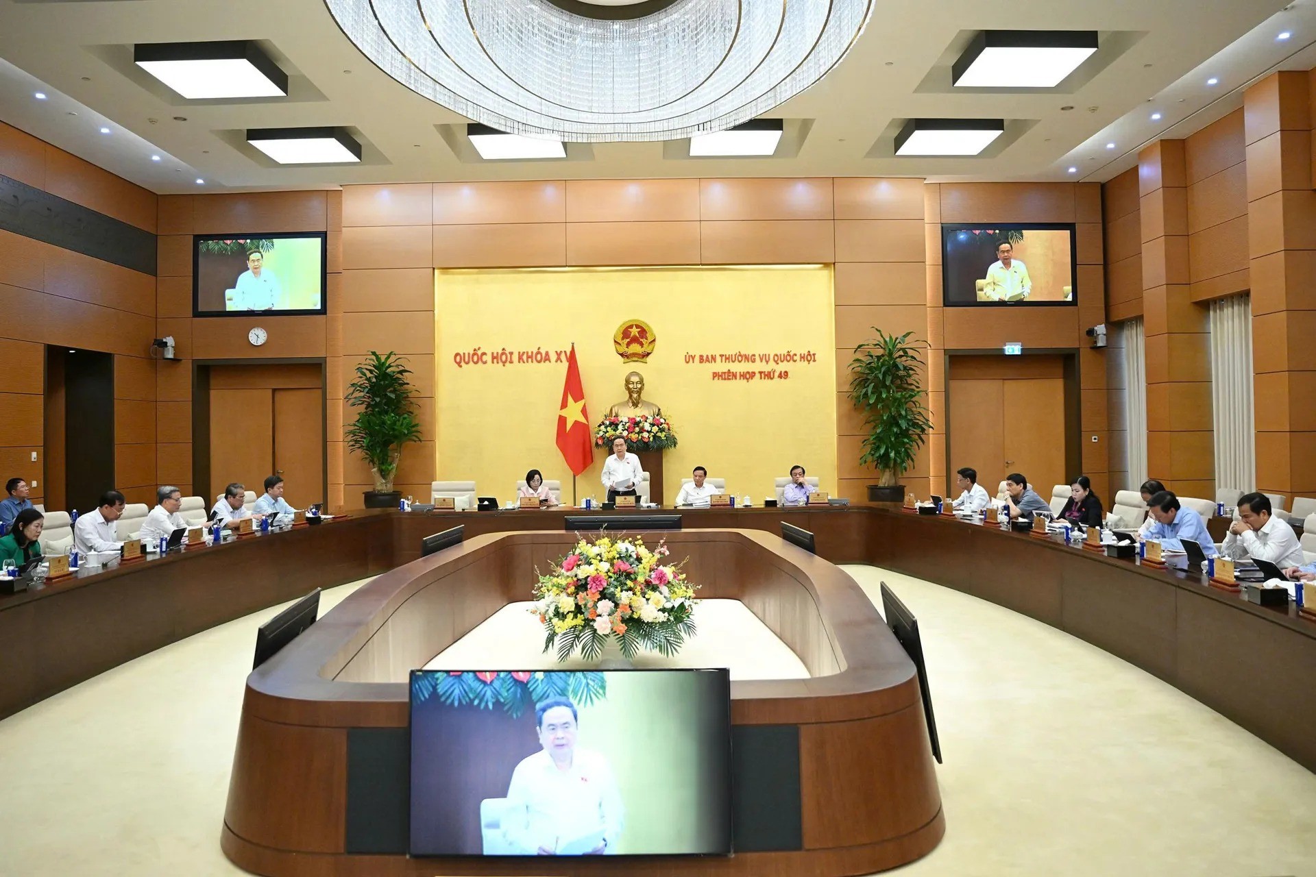 Bài 2: Biến điểm nghẽn thể chế, pháp luật thành lợi thế cạnh tranh Bài 2: Biến điểm nghẽn thể chế, pháp luật thành lợi thế cạnh tranh