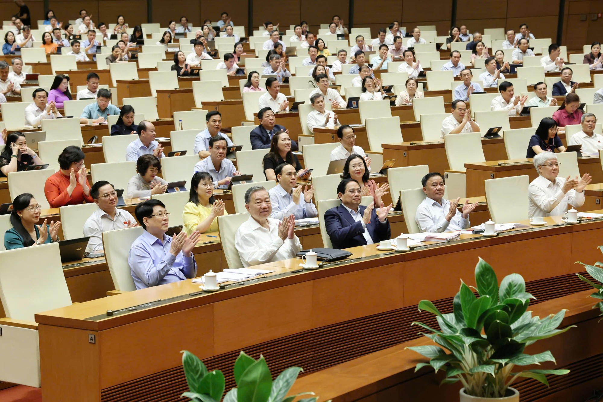 Bài 2: Biến điểm nghẽn thể chế, pháp luật thành lợi thế cạnh tranh Bài 2: Biến điểm nghẽn thể chế, pháp luật thành lợi thế cạnh tranh