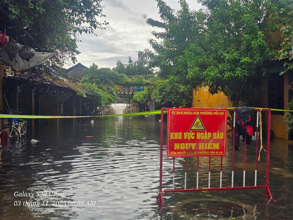 TP Huế và Đà Nẵng mưa to, lũ trên các sông đang dâng nhanh