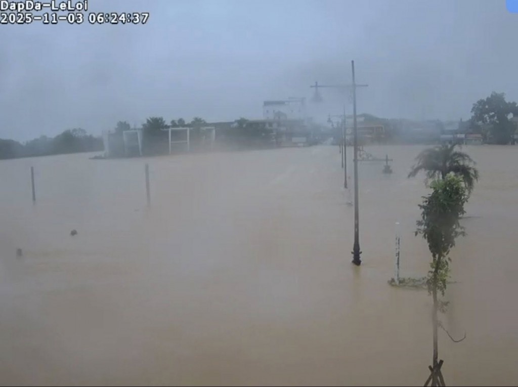 TP Huế và Đà Nẵng mưa to, lũ trên các sông đang dâng nhanh