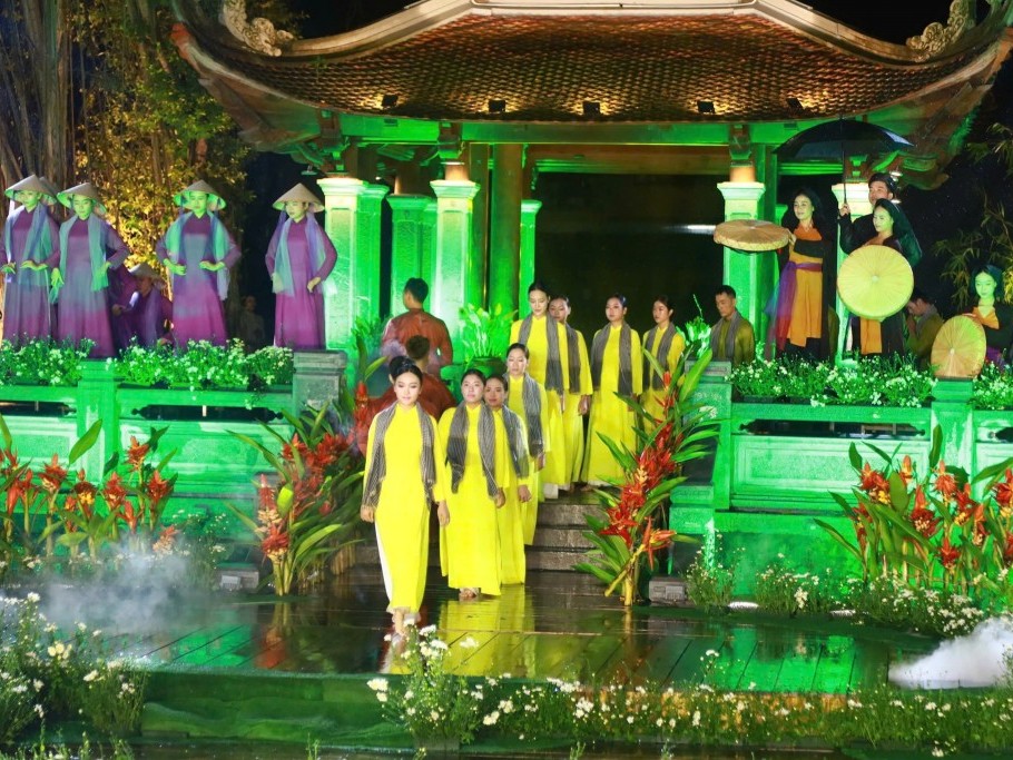 Áo dài kể chuyện di sản