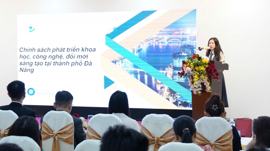 Các chuyên gia trình bày tại chương trình (Ảnh: startupdanang.vn)