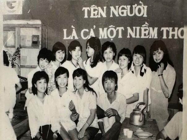 SV khóa 13 trong chương trình kỉ niệm Tên Người là cả một niềm thơ. SV khóa 13 trong chương trình kỉ niệm Tên Người là cả một niềm thơ.