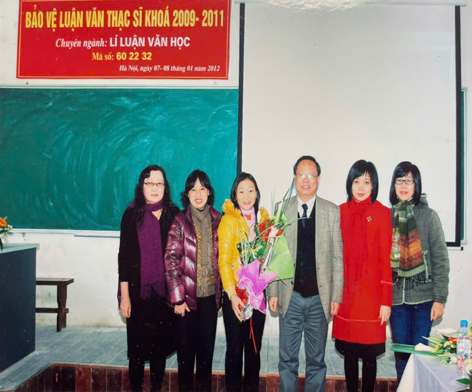 Bảo vệ luận văn Thạc sĩ chuyên ngành Lí luận văn học (2012). Bảo vệ luận văn Thạc sĩ chuyên ngành Lí luận văn học (2012).