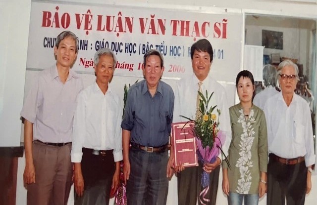 Bảo vệ luận văn Thạc sĩ chuyên ngành Giáo dục học (bậc Tiểu học, 2006). Bảo vệ luận văn Thạc sĩ chuyên ngành Giáo dục học (bậc Tiểu học, 2006).